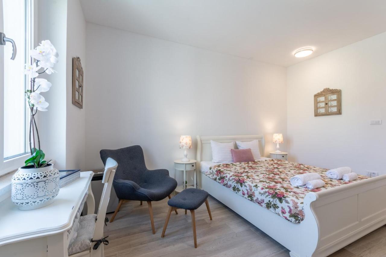 Studios & Room Poesia Split Exteriör bild